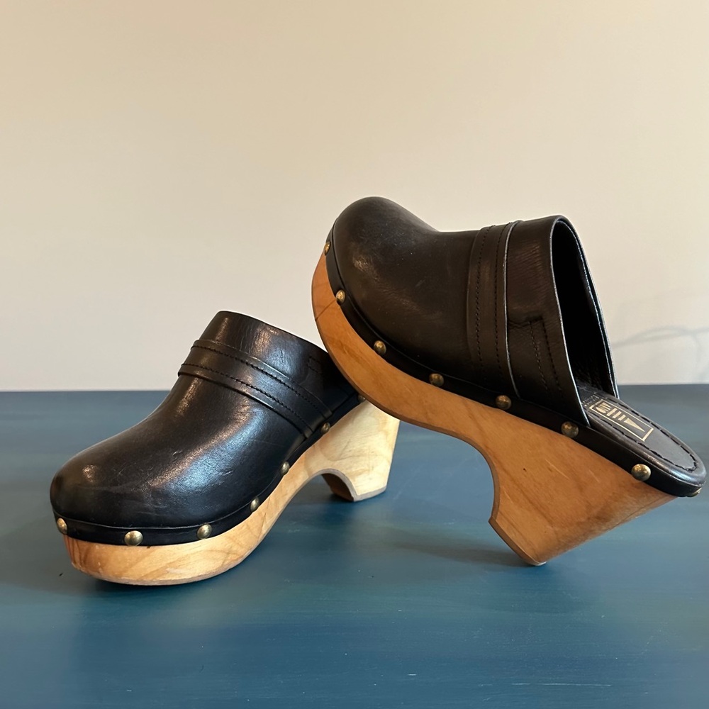 Aldo 90’s Vintage Leather & Wooden Clogs